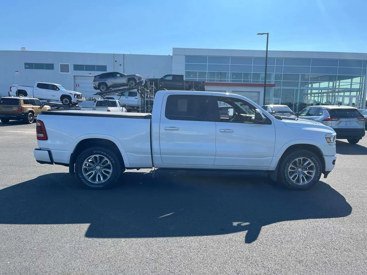 Dodge RAM 1500 * Laramie * АВТОКРЕДИТ БЕЗ ПЪРВОНАЧАЛНА ВНОСКА* , снимка 3 - Автомобили и джипове - 55511548