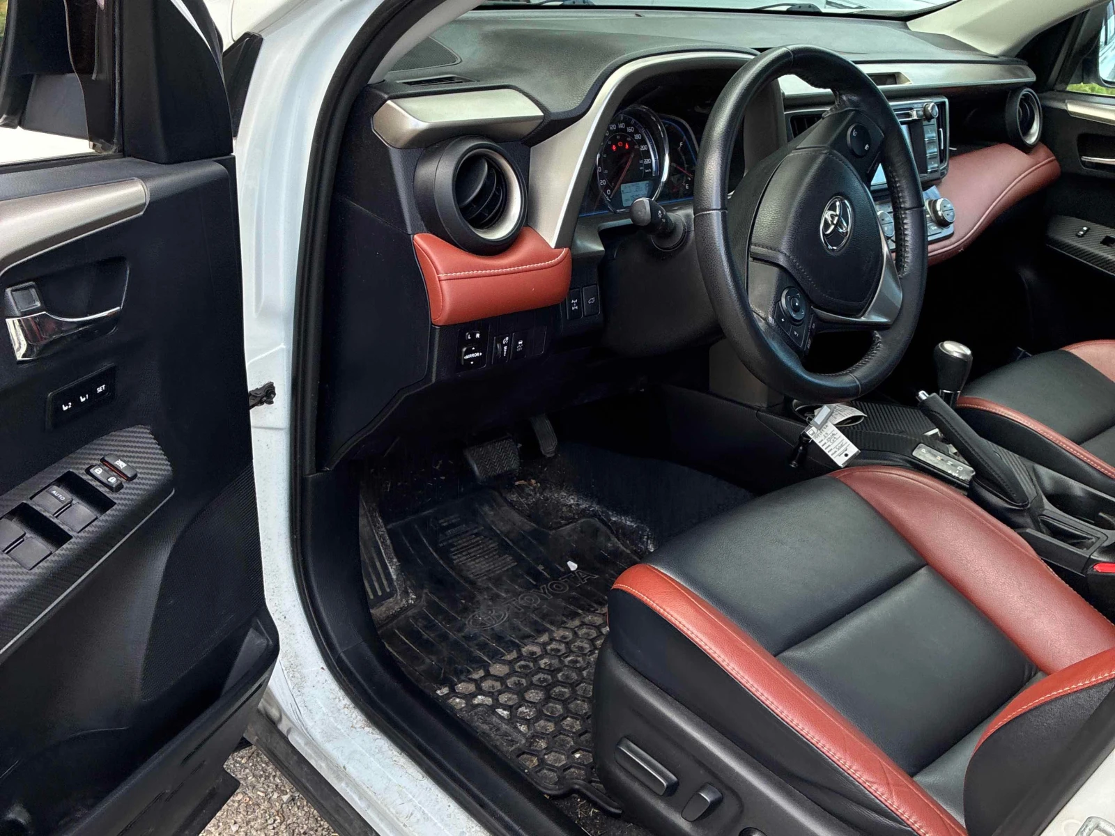 Toyota Rav4 * Limited * АВТОКРЕДИТ БЕЗ ПЪРВОНАЧАЛНА ВНОСКА* , снимка 5 - Автомобили и джипове - 56008531