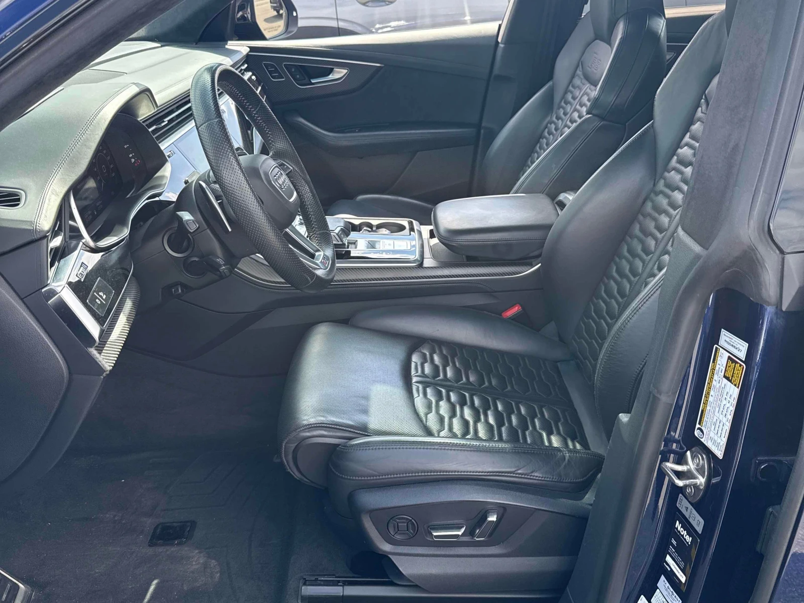 Audi RSQ8 4.0 TFSI * ДИСТРОНИК* 360 КАМЕРА* ОБДУХВАНЕ* ПАНОР, снимка 7 - Автомобили и джипове - 56112446