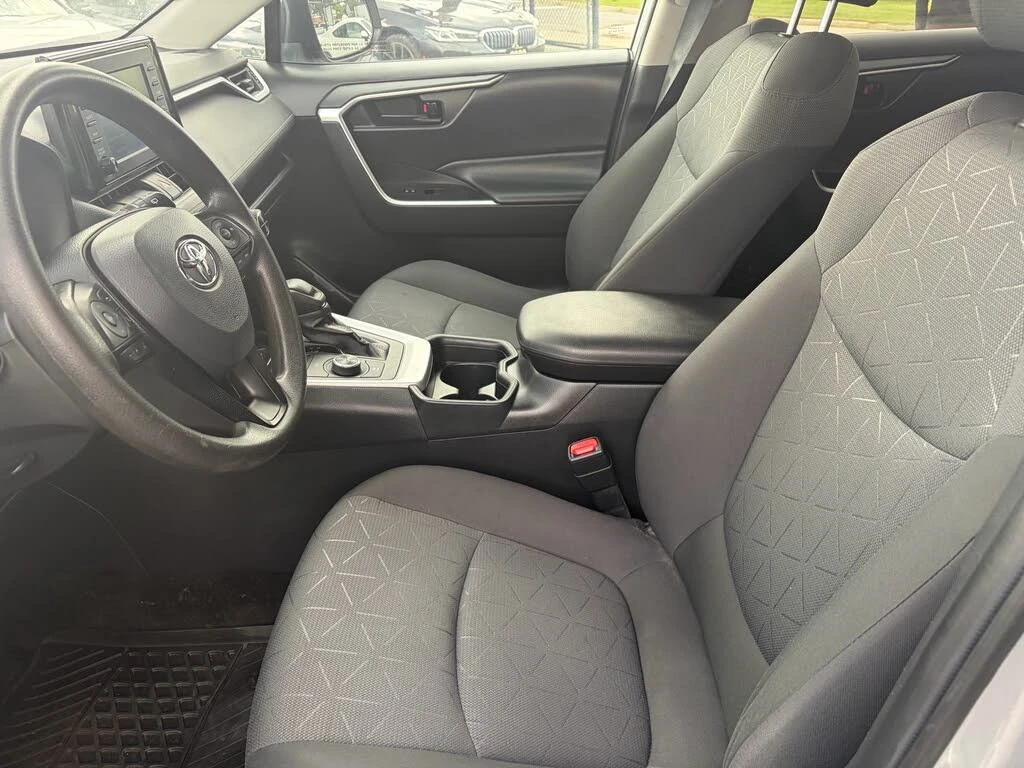Toyota Rav4 Hybrid LE AWD, снимка 13 - Автомобили и джипове - 56330789