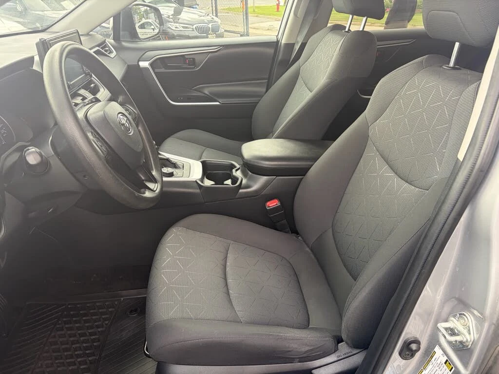 Toyota Rav4 Hybrid LE AWD, снимка 12 - Автомобили и джипове - 56330789