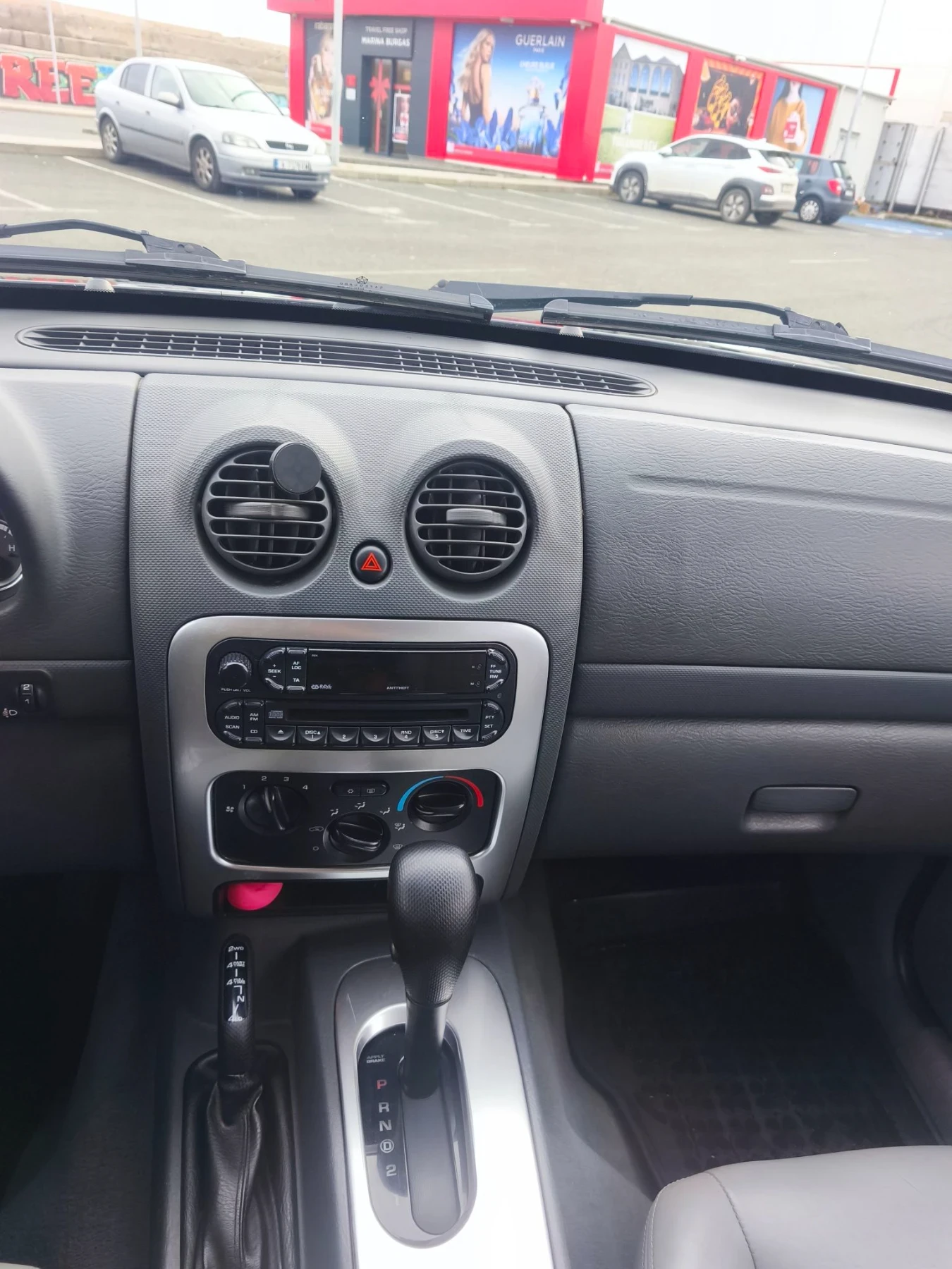 Jeep Cherokee, снимка 10 - Автомобили и джипове - 56749985