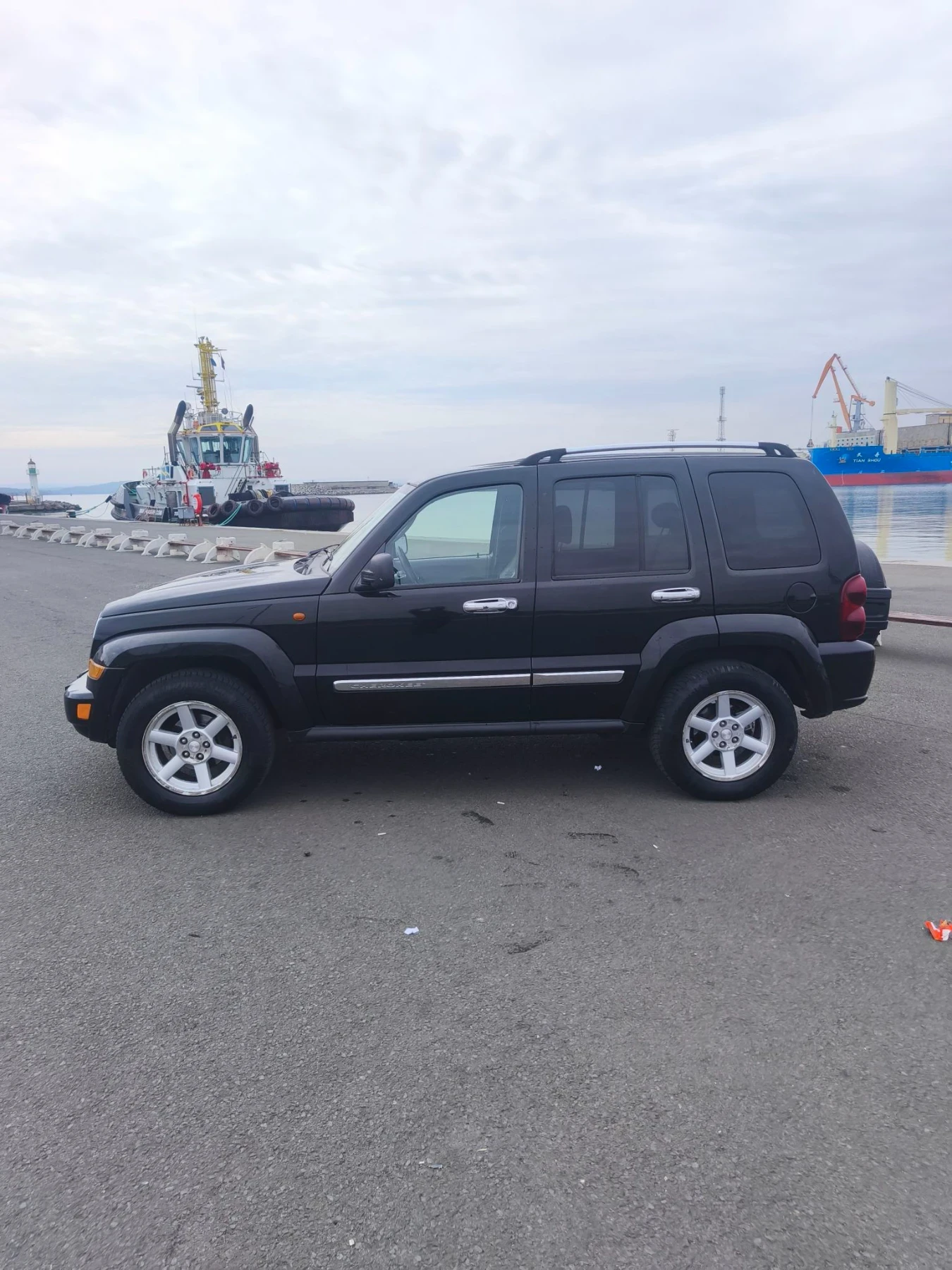 Jeep Cherokee, снимка 3 - Автомобили и джипове - 56749985