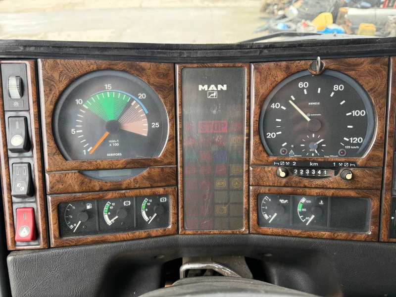 Man 19.463 Цистерна, снимка 12 - Камиони - 53470264