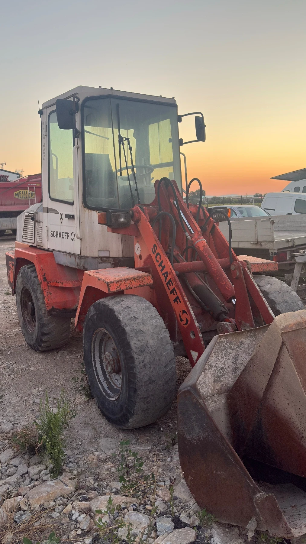 Челен товарач Schaeff SKL 823