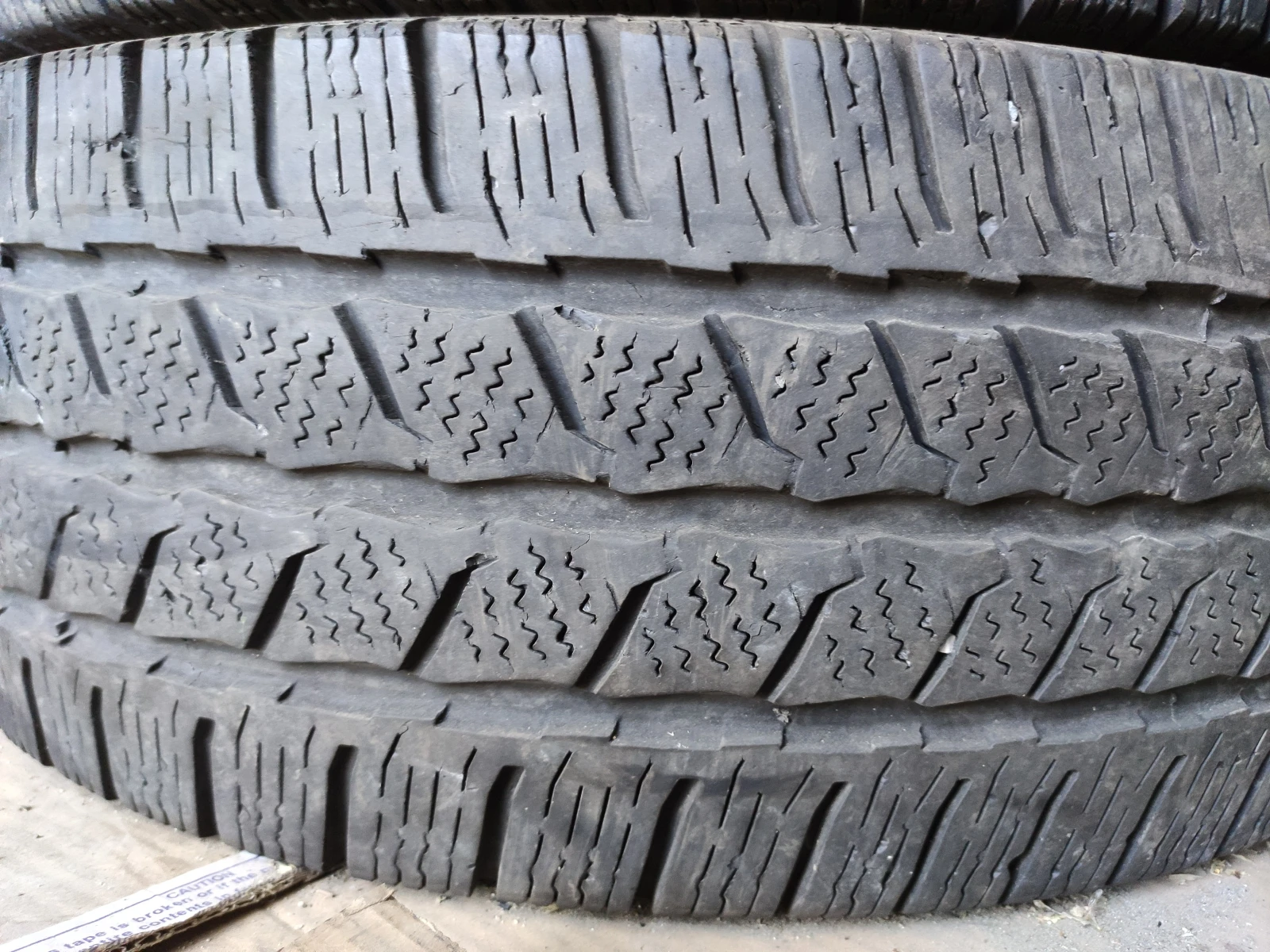 Гуми Зимни 225/65R16, снимка 4 - Гуми и джанти - 54986795