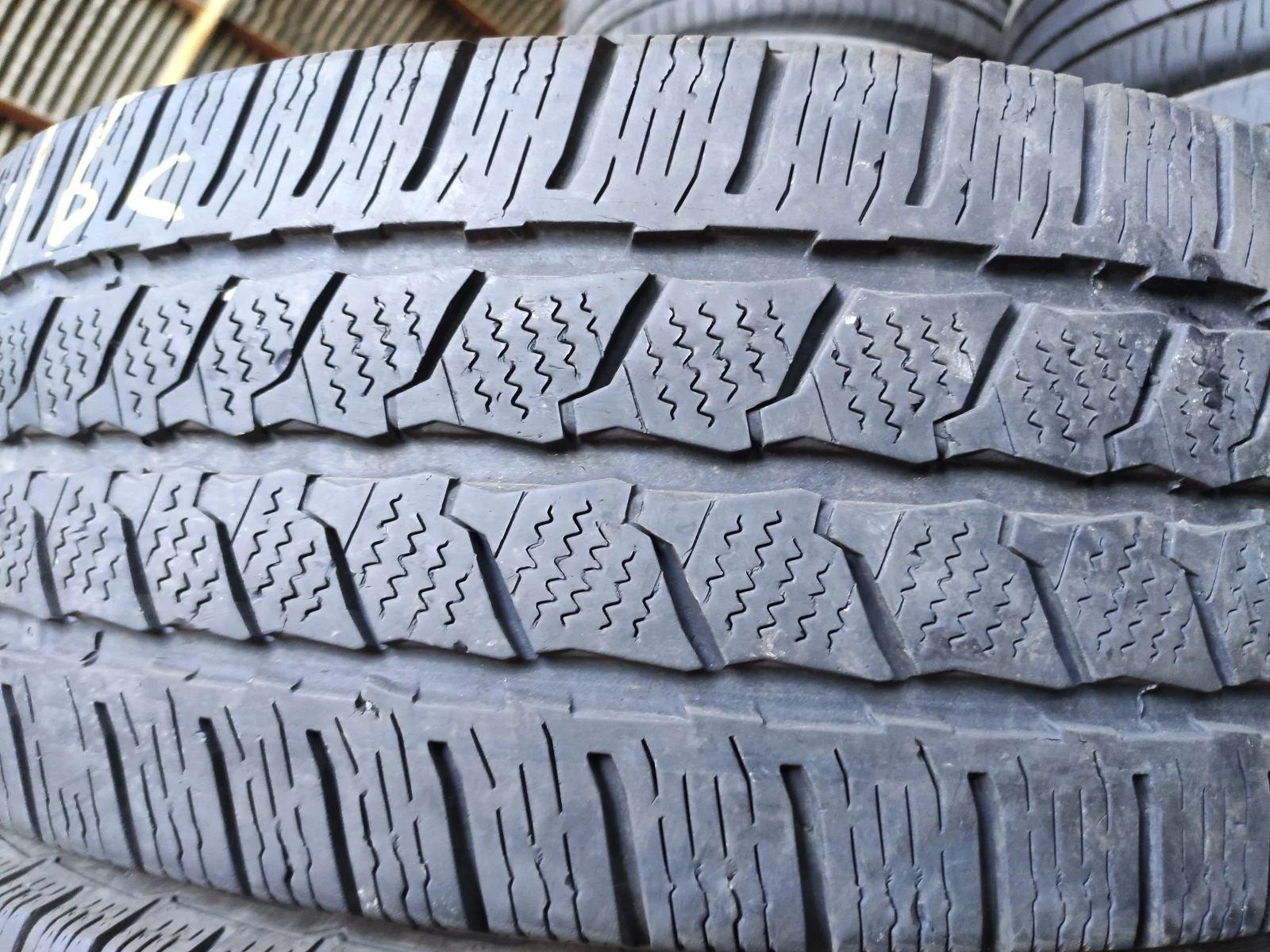 Гуми Зимни 225/65R16, снимка 3 - Гуми и джанти - 54986795
