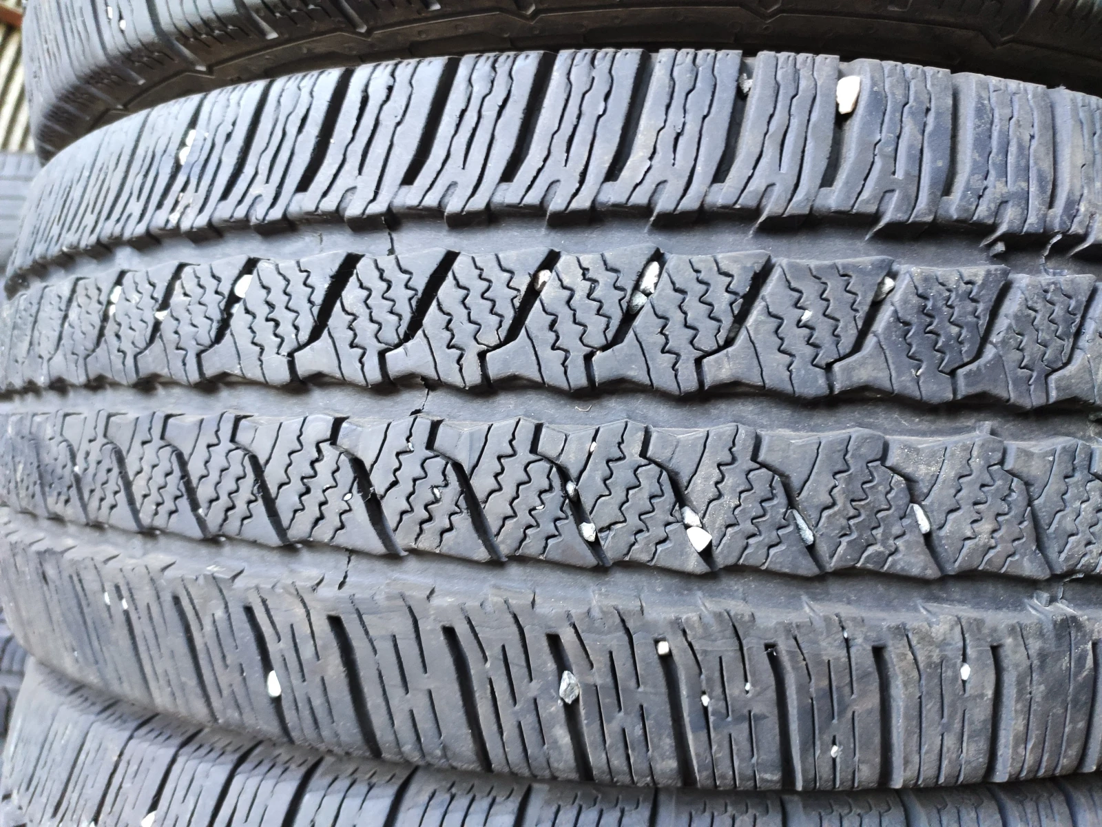 Гуми Зимни 225/65R16, снимка 2 - Гуми и джанти - 54986795