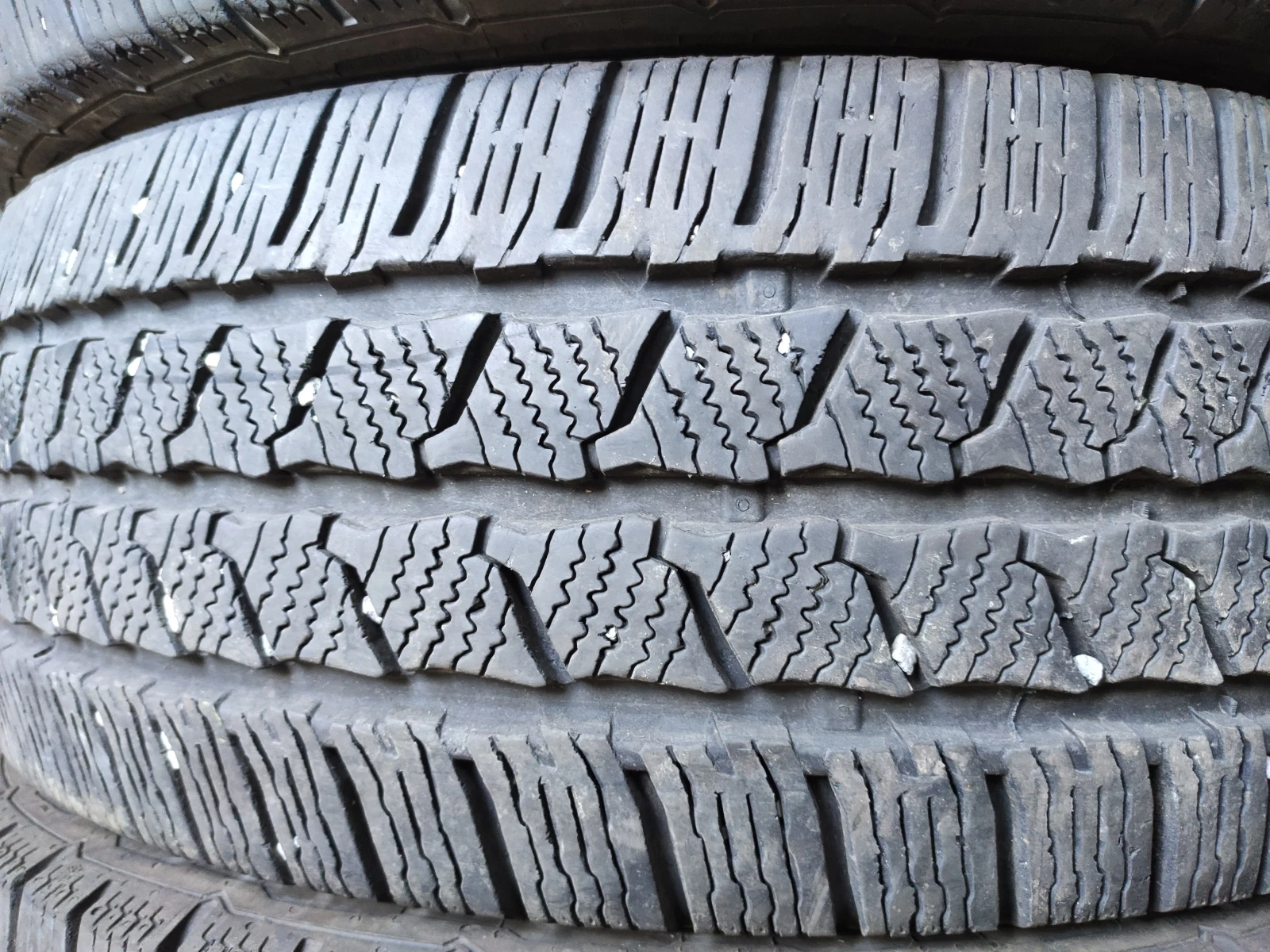 Гуми Зимни 225/65R16