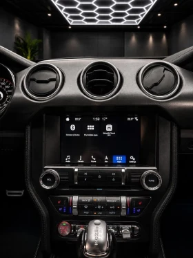 Ford Mustang ECOBOOST PREMIUM| CONVERTIBLE| 310HP| LED| REAR CA | Auto.bg — изображение 15