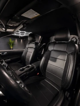 Ford Mustang ECOBOOST PREMIUM| CONVERTIBLE| 310HP| LED| REAR CA | Auto.bg — изображение 11
