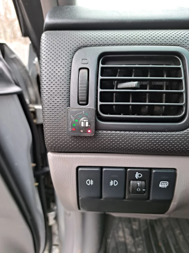 Subaru Forester 2.0 с газ, снимка 8 - Автомобили и джипове - 47736560