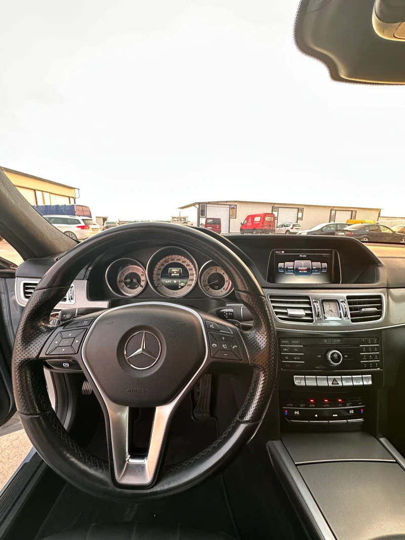 Mercedes-Benz E 350 4MATIC, снимка 10 - Автомобили и джипове - 48490819