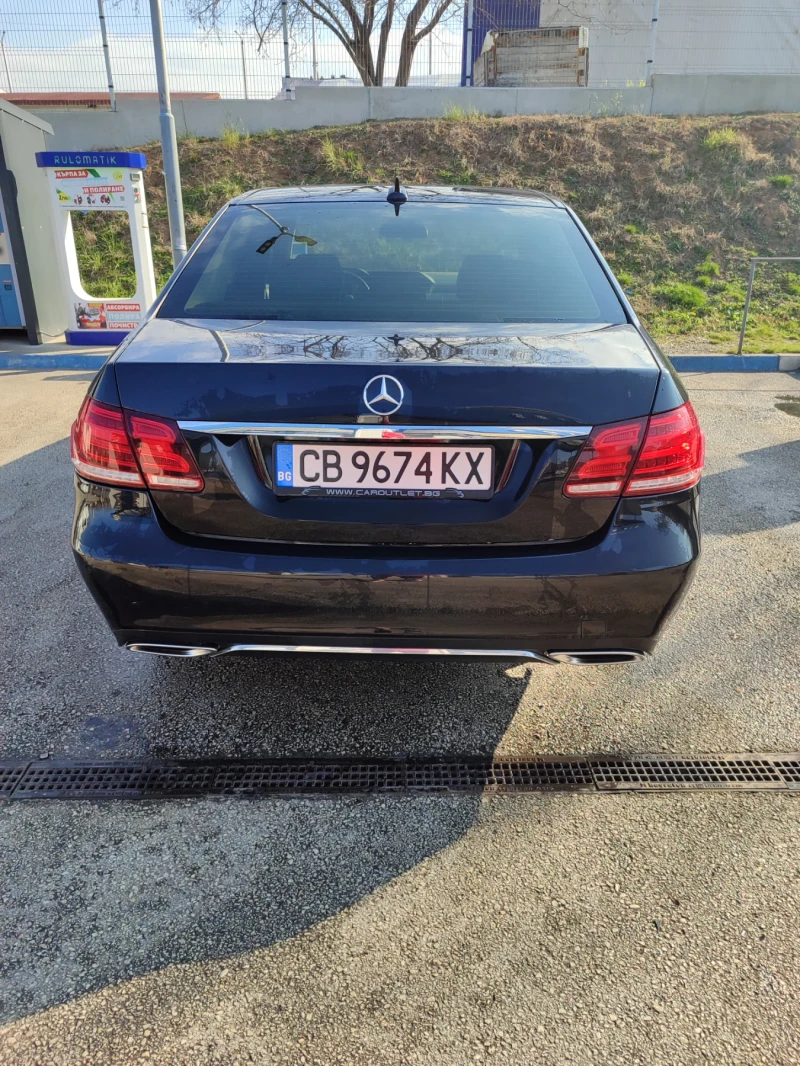 Mercedes-Benz E 220 Лек, снимка 11 - Автомобили и джипове - 49320874