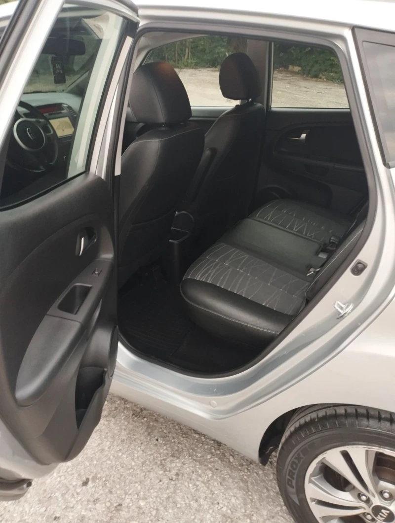 Kia Venga 1.6, снимка 11 - Автомобили и джипове - 52451049