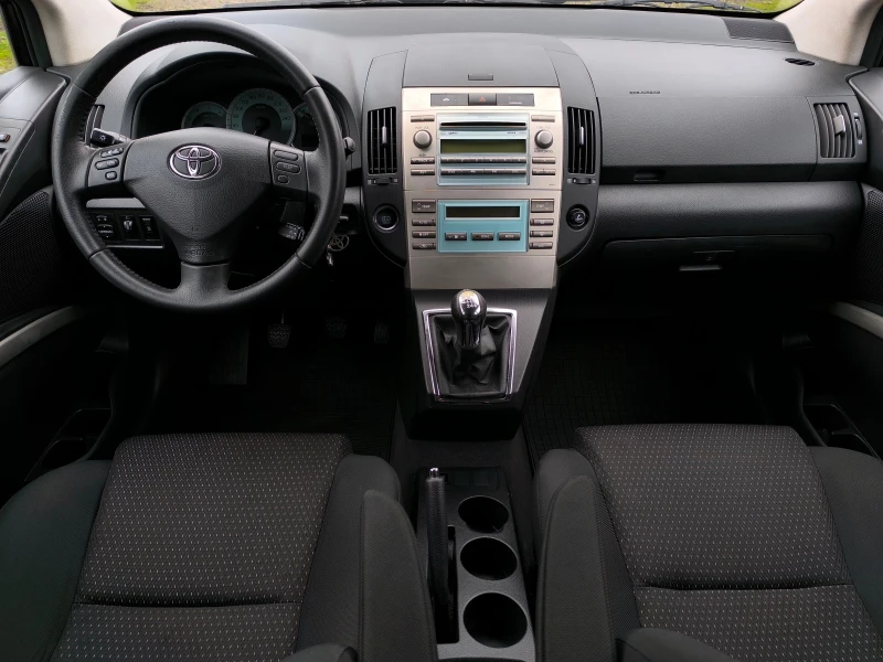 Toyota Corolla verso FACE LIFT-2.2D4D-136кс-6 скорости-КЛИМАТРОНИК-, снимка 13 - Автомобили и джипове - 52663772