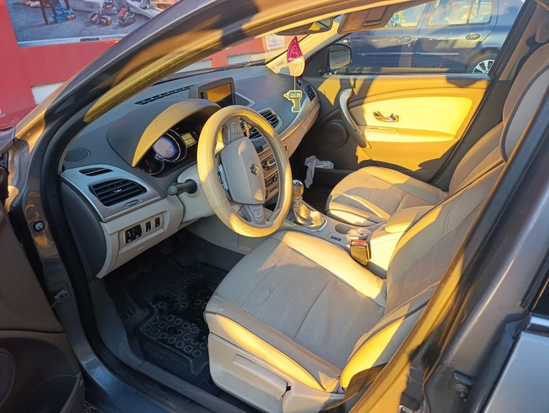Renault Fluence 1.6 DCI , снимка 6 - Автомобили и джипове - 53069641
