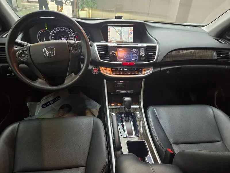 Honda Accord 2.4 9Th Generation, снимка 5 - Автомобили и джипове - 55841564