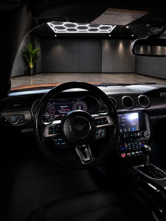 Ford Mustang ECOBOOST PREMIUM| CONVERTIBLE| 310HP| LED| REAR CA | Mobile.bg � ����������� 6