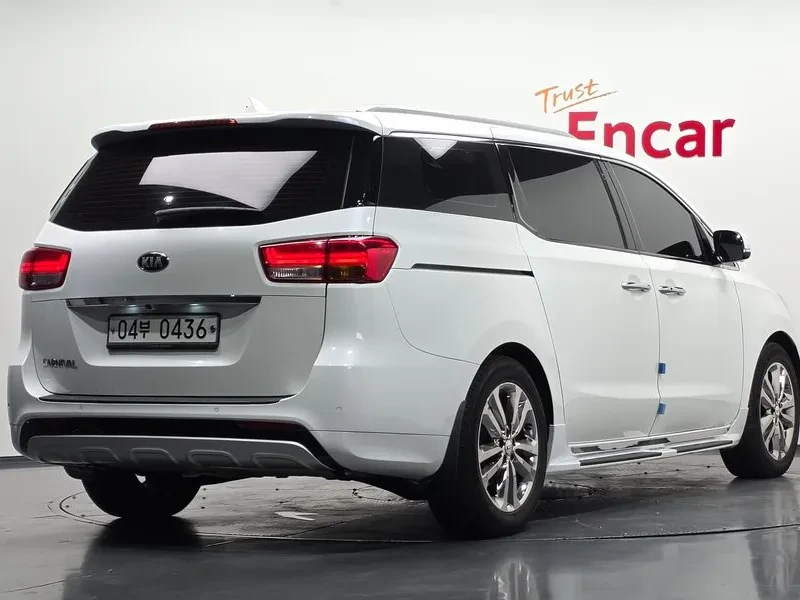 Kia Carnival 2.2D 9-Seater Noblesse, снимка 2 - Автомобили и джипове - 56701216