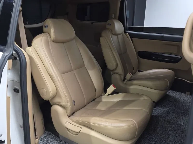Kia Carnival 2.2D 9-Seater Noblesse, снимка 12 - Автомобили и джипове - 56701216