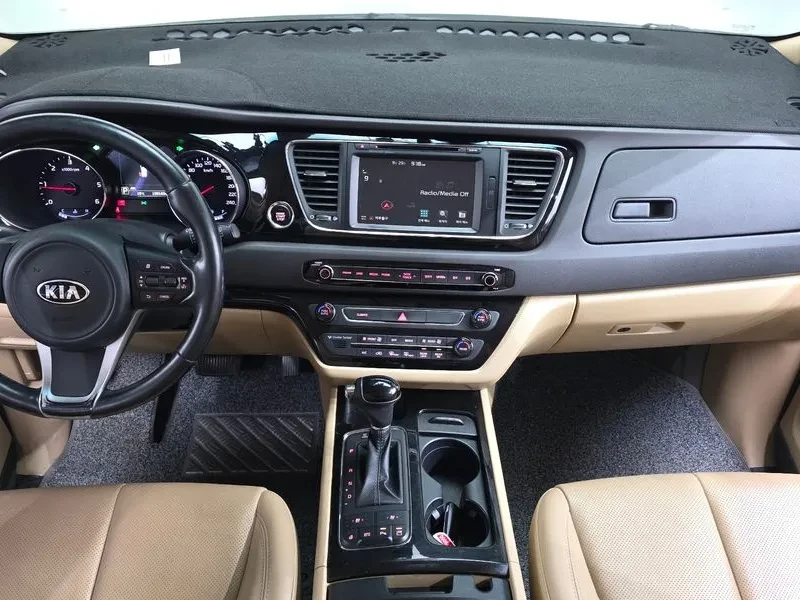 Kia Carnival 2.2D 9-Seater Noblesse, снимка 7 - Автомобили и джипове - 56701216