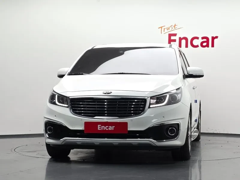 Kia Carnival 2.2D 9-Seater Noblesse, снимка 3 - Автомобили и джипове - 56701216