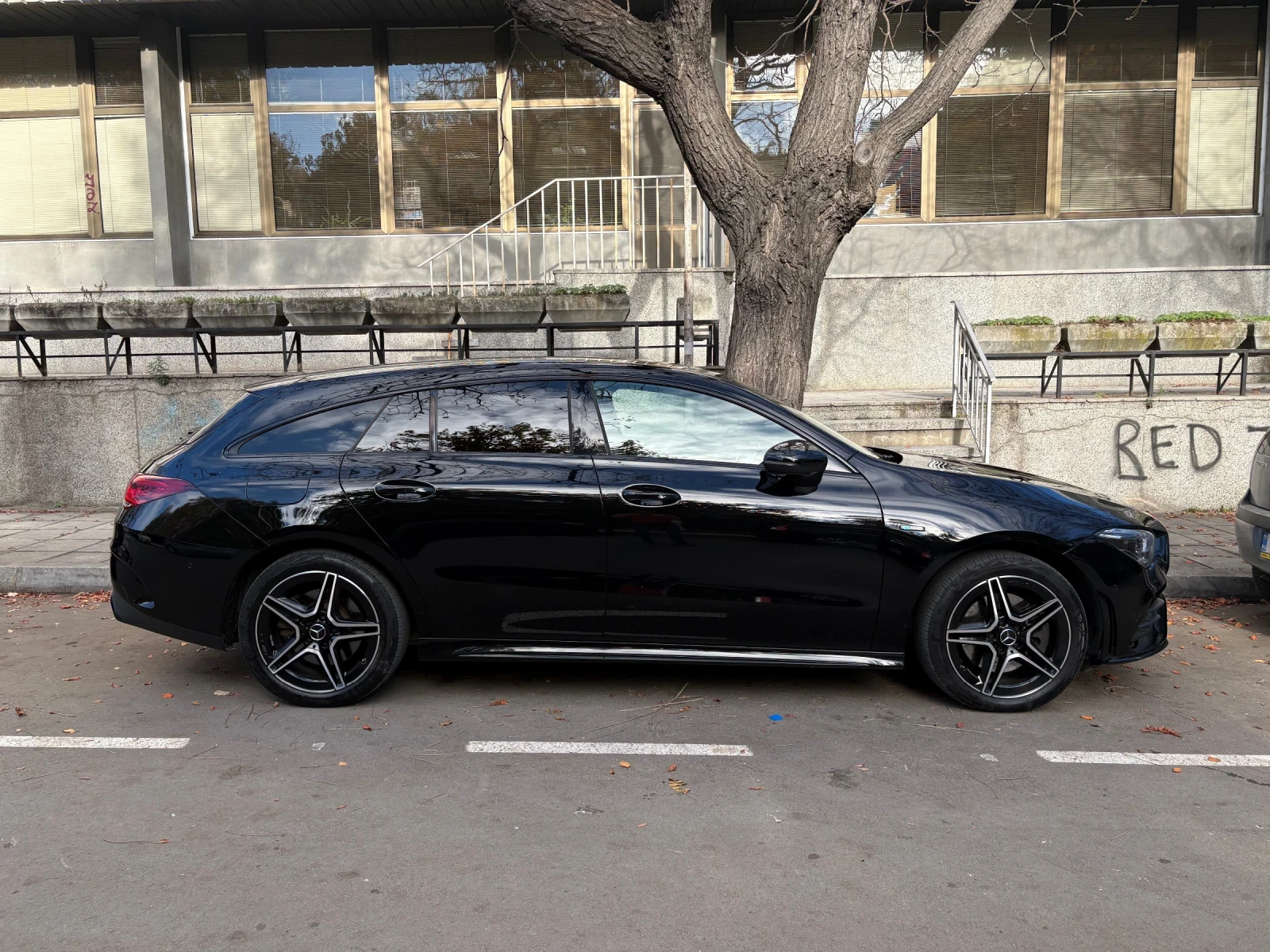 Mercedes-Benz CLA 250e - изображение 3