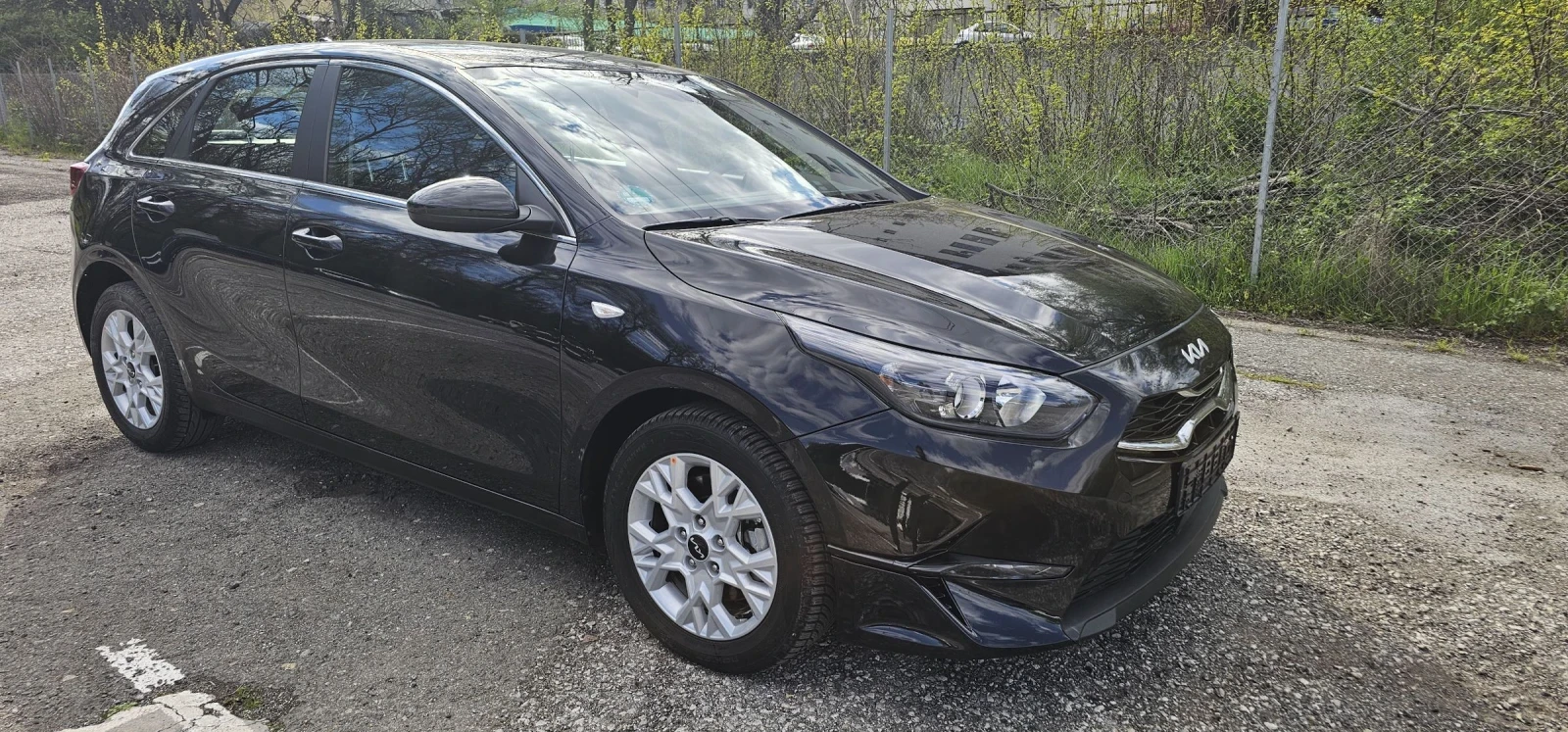 Kia Ceed 1.5-GDI Автомат Хечбег 2800км , снимка 2 - Автомобили и джипове - 54309027