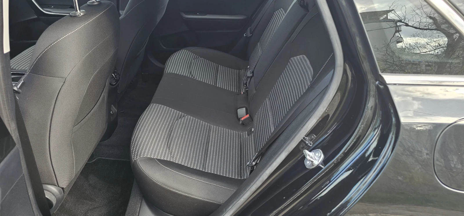 Kia Ceed 1.5-GDI Автомат Хечбег 2800км , снимка 10 - Автомобили и джипове - 54309027