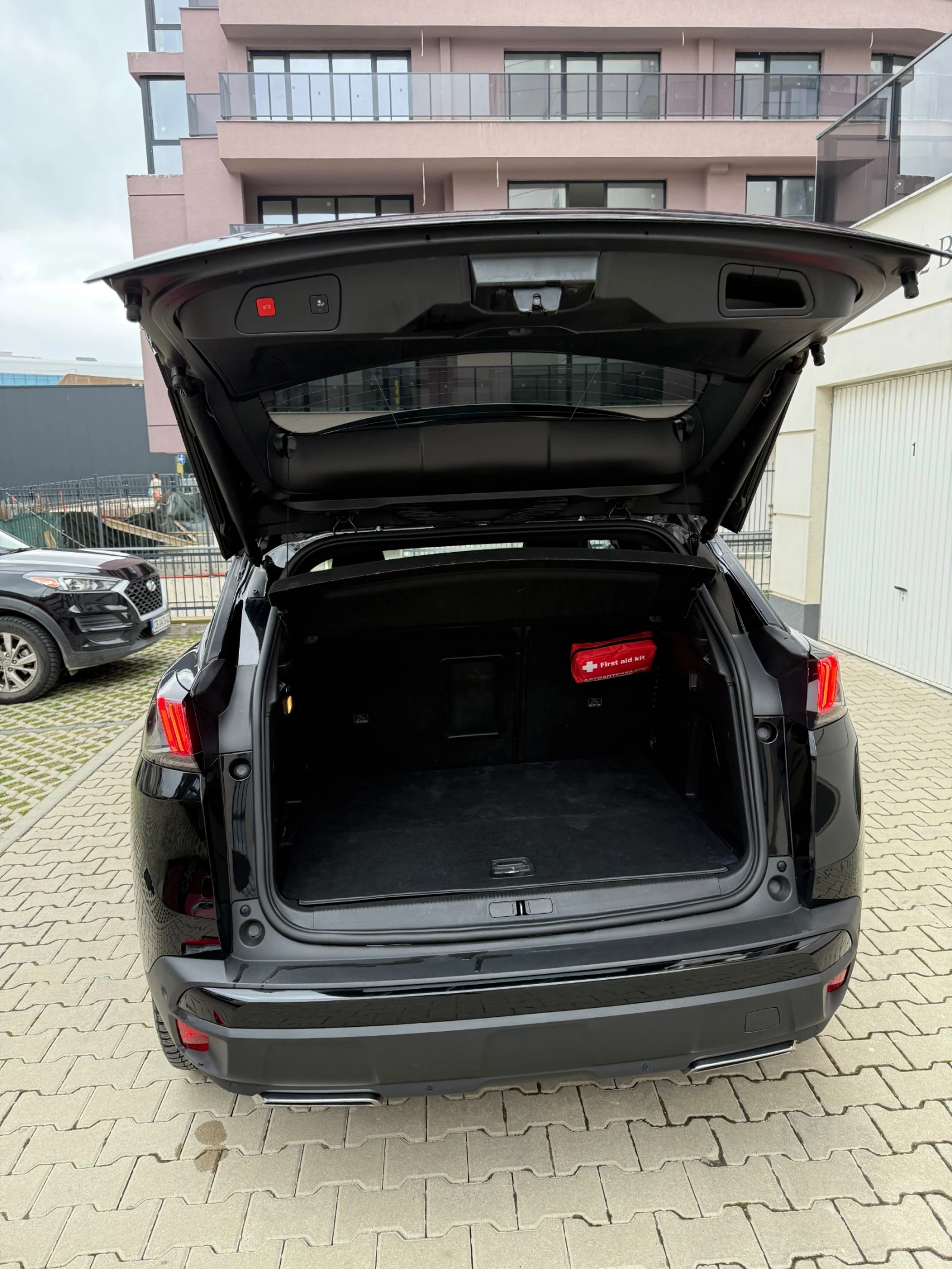 Peugeot 3008 GT Hybrid4 300 e-EAT8 / Hybrid4 300, снимка 16 - Автомобили и джипове - 54391591