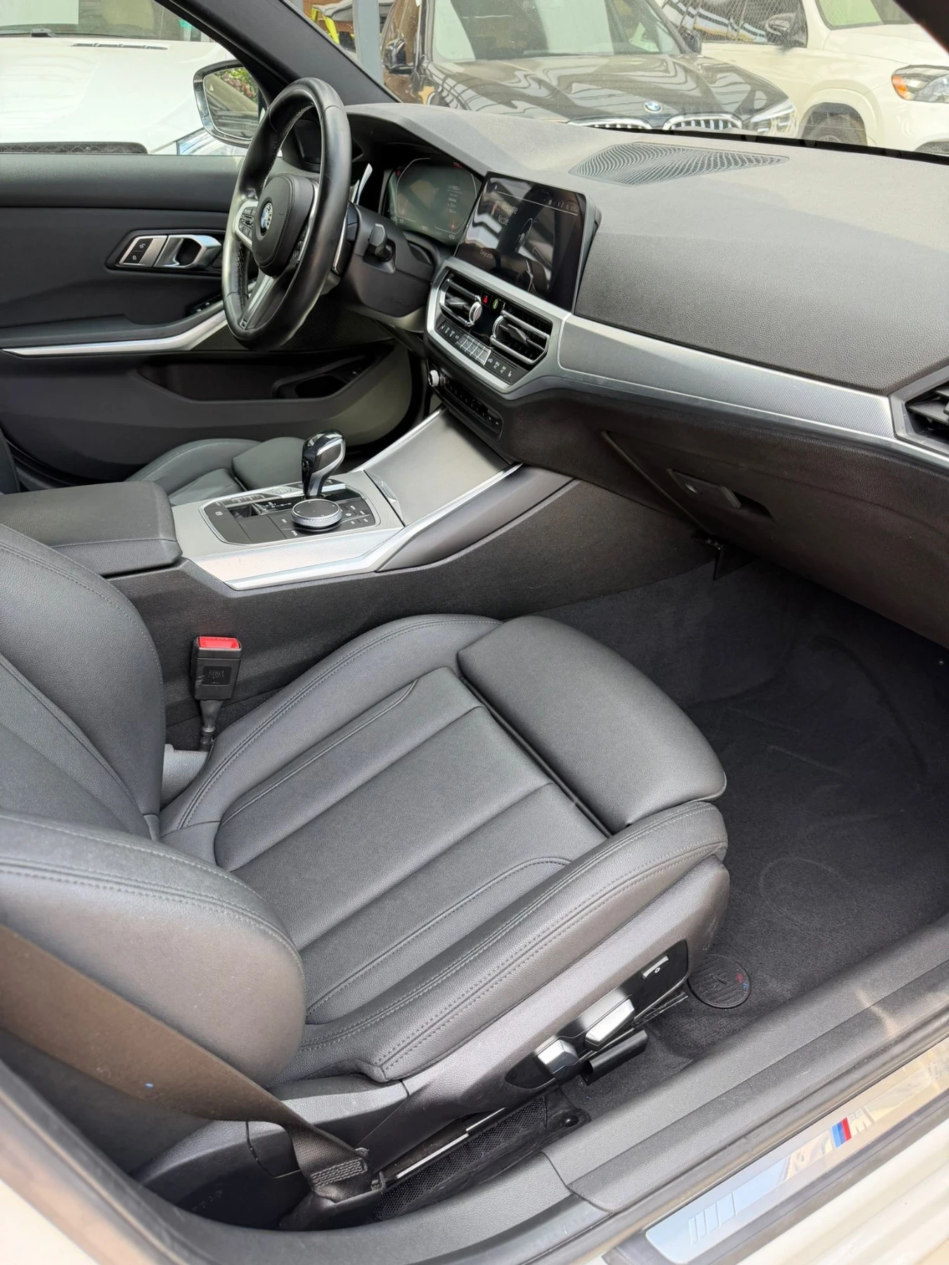 BMW 330 xDrive M-Pack, снимка 13 - Автомобили и джипове - 55015862