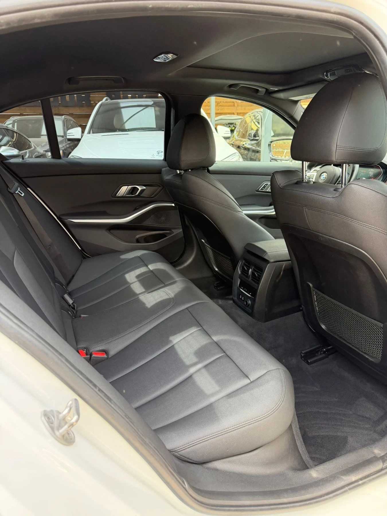 BMW 330 xDrive M-Pack, снимка 12 - Автомобили и джипове - 55015862