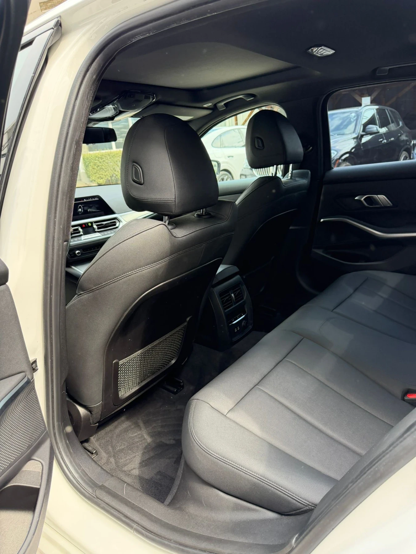 BMW 330 xDrive M-Pack, снимка 9 - Автомобили и джипове - 55015862