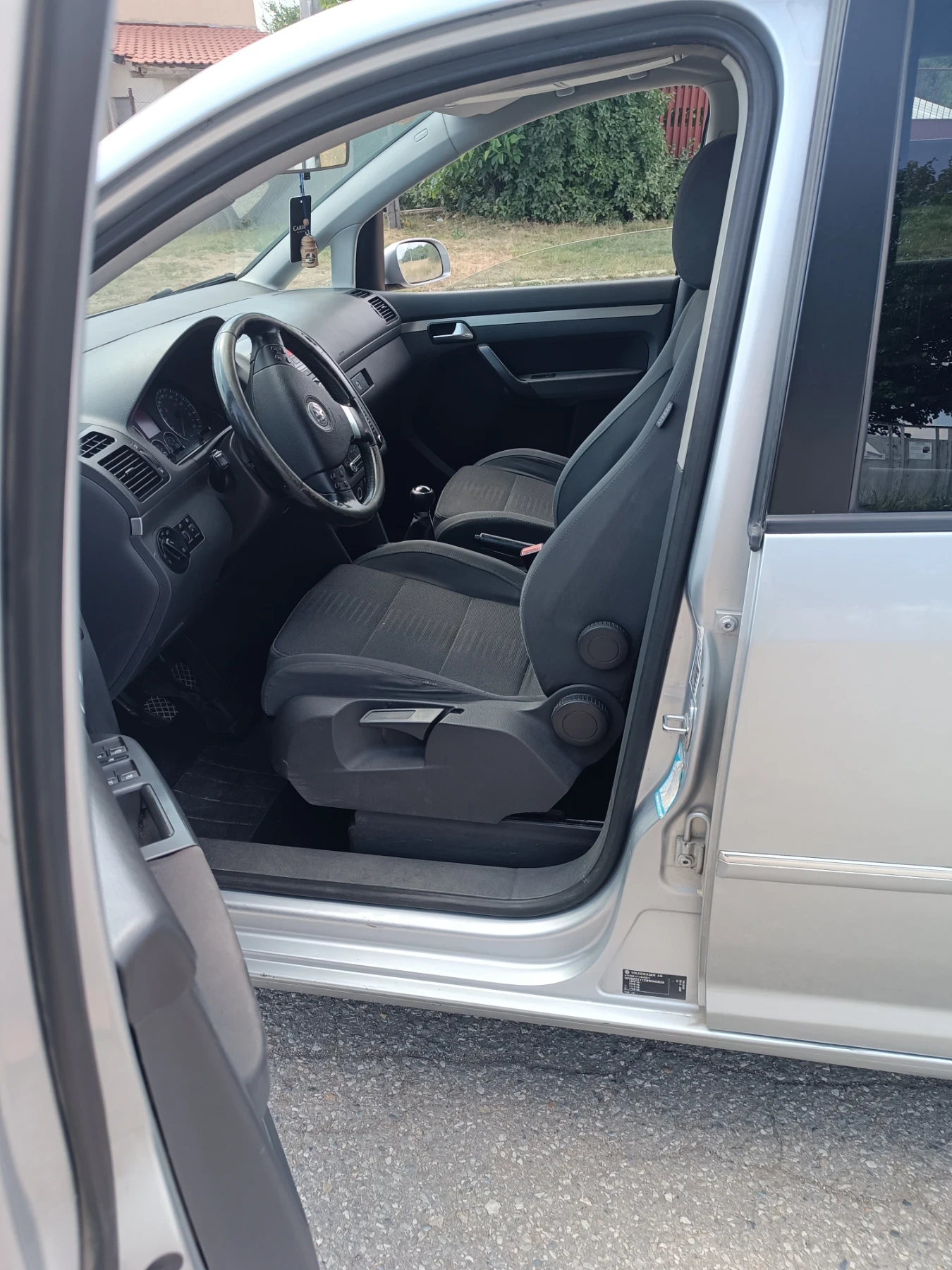 VW Touran, снимка 2 - Автомобили и джипове - 55385993