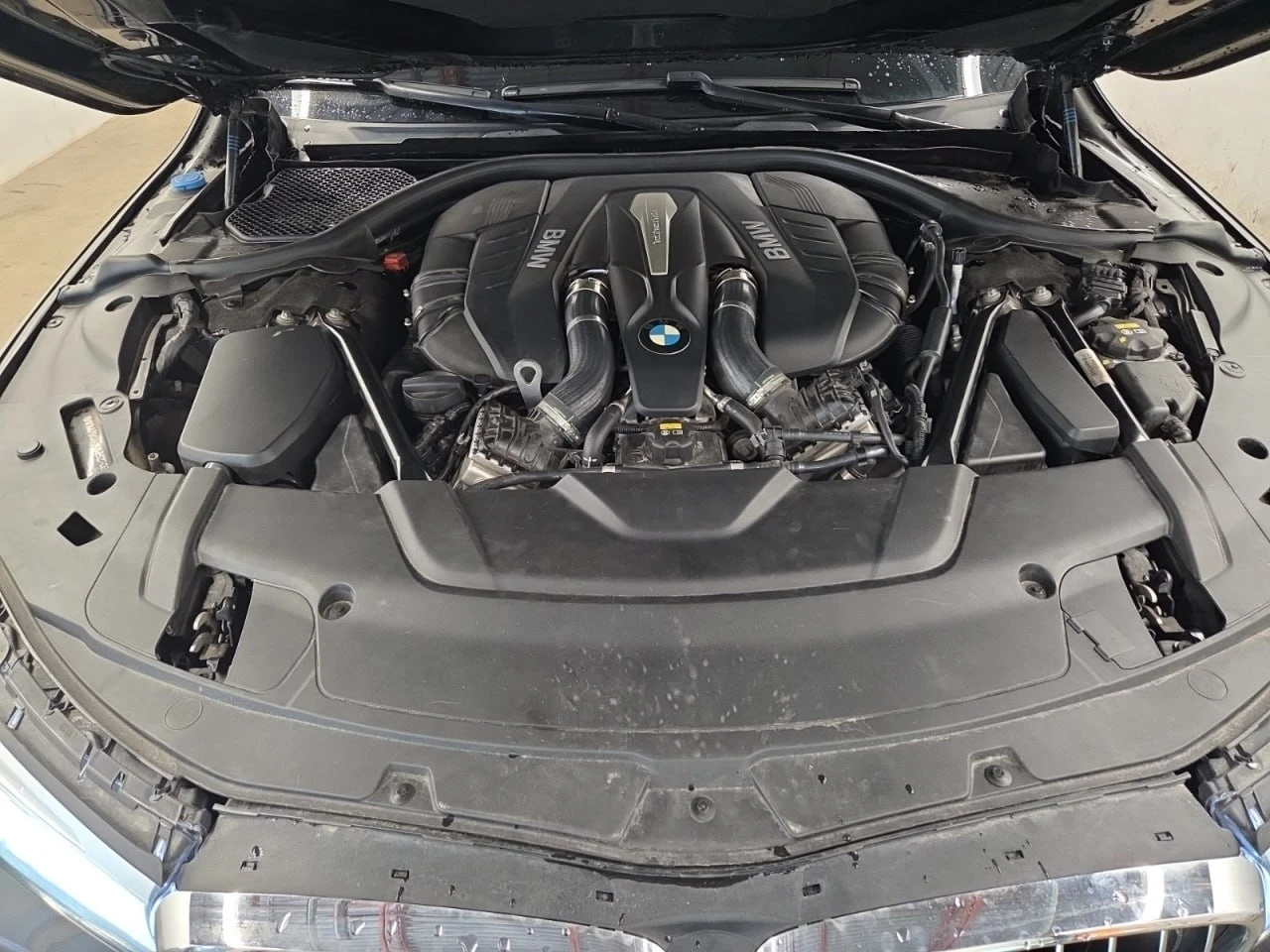 BMW 750 AWD* 93 000 KM * FULL EXTRAS, снимка 12 - Автомобили и джипове - 55559359