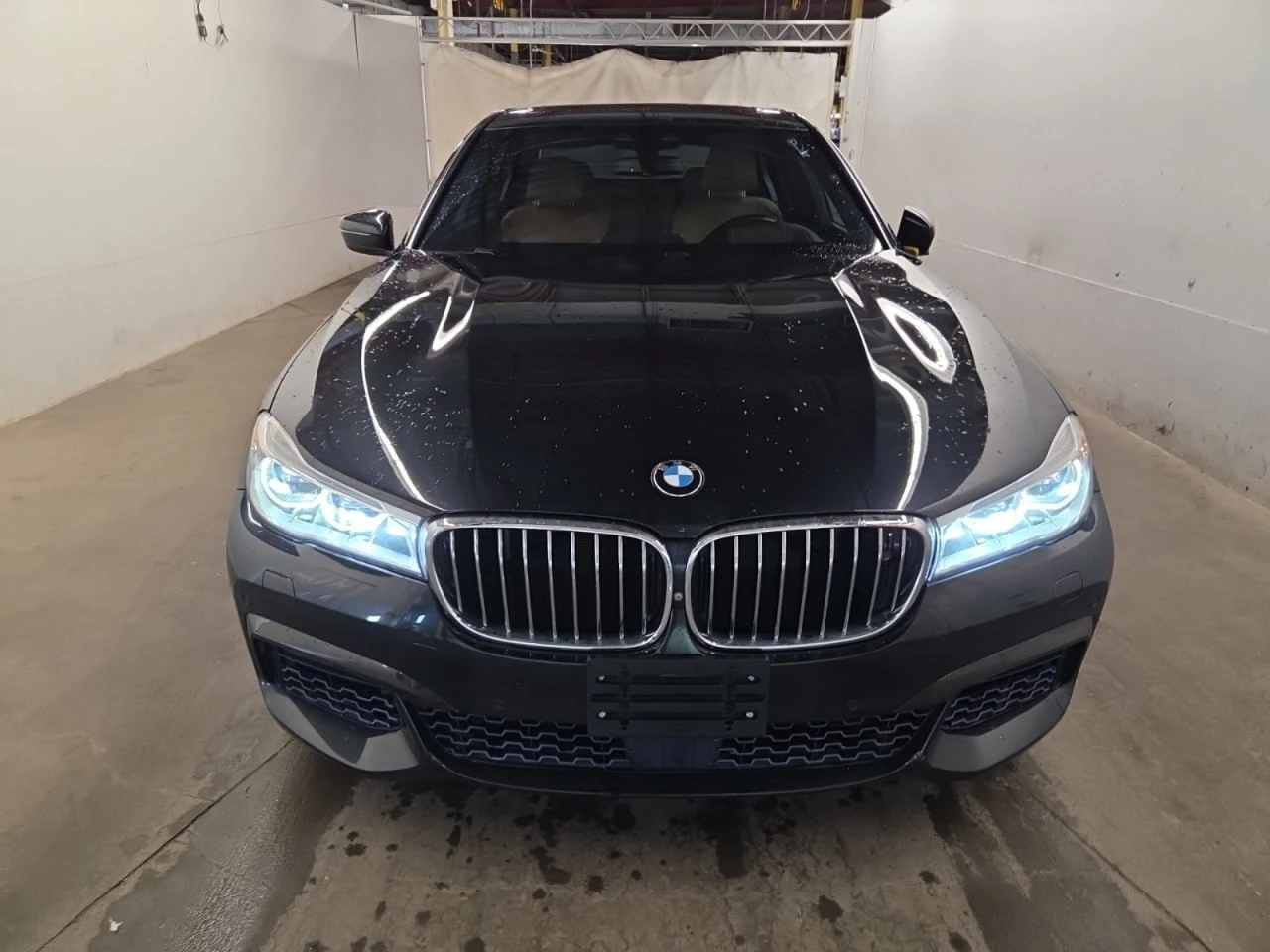 BMW 750 AWD* 93 000 KM * FULL EXTRAS