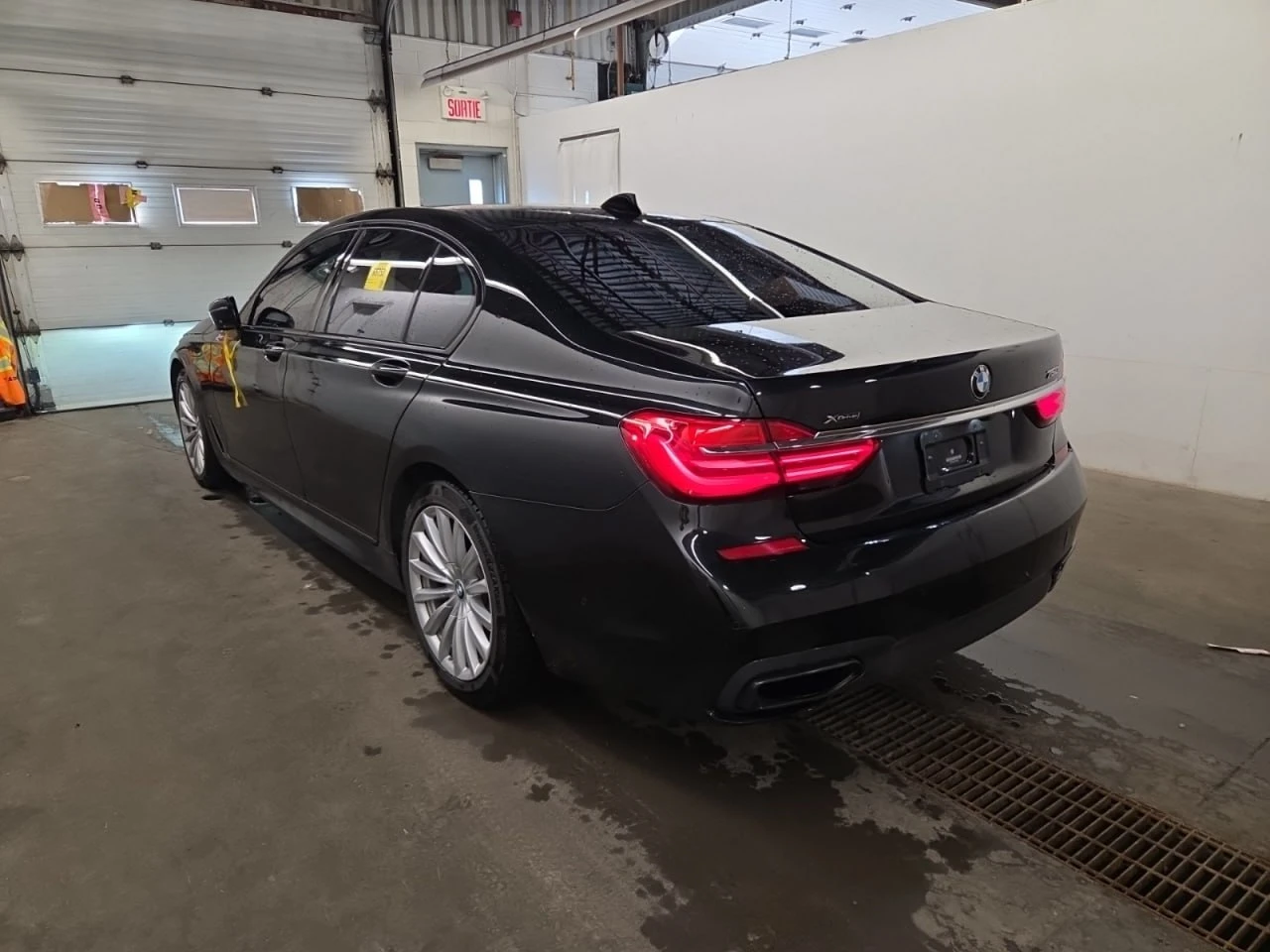 BMW 750 AWD* 93 000 KM * FULL EXTRAS, снимка 6 - Автомобили и джипове - 55559359