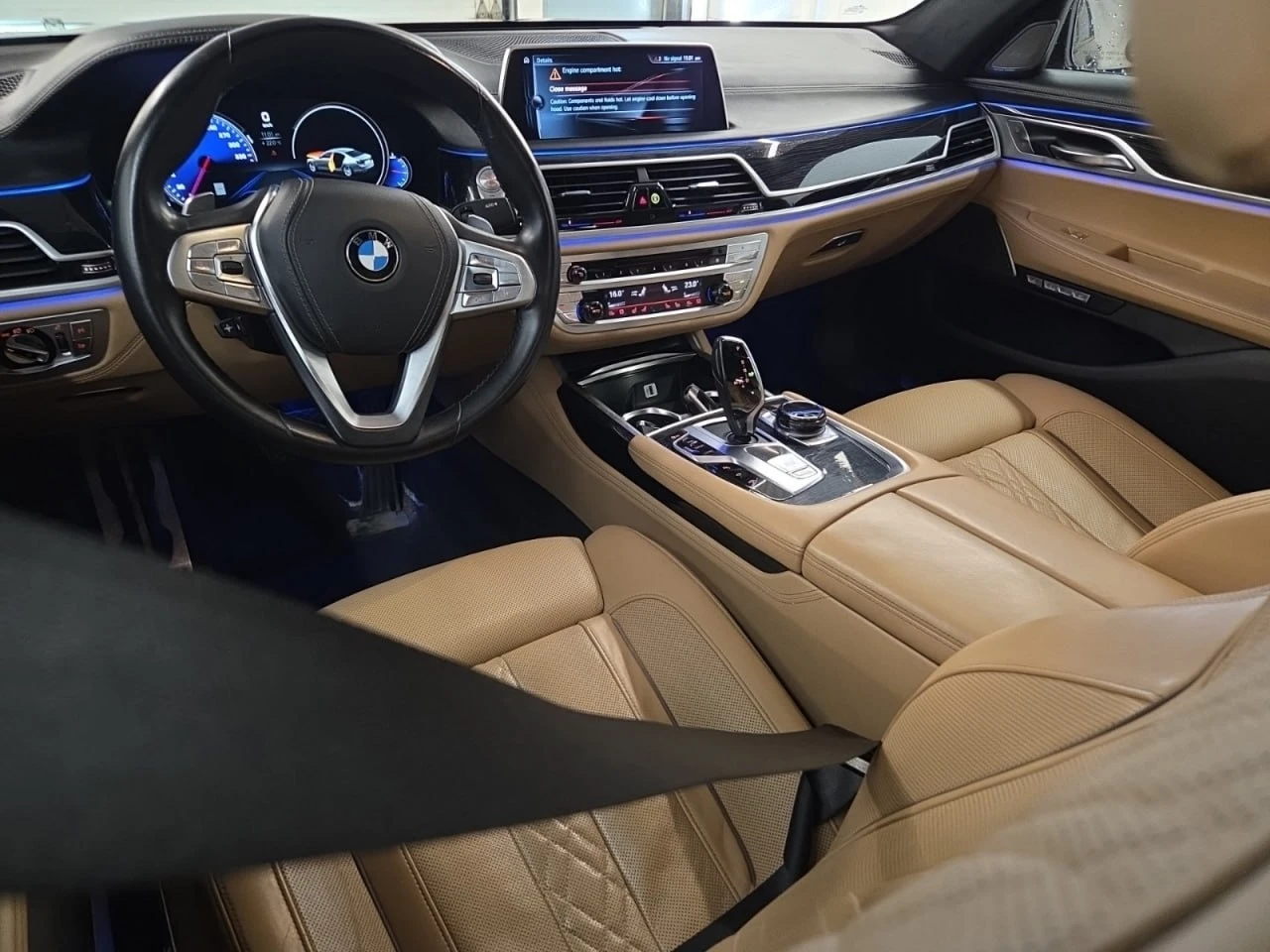 BMW 750 AWD* 93 000 KM * FULL EXTRAS, снимка 9 - Автомобили и джипове - 55559359