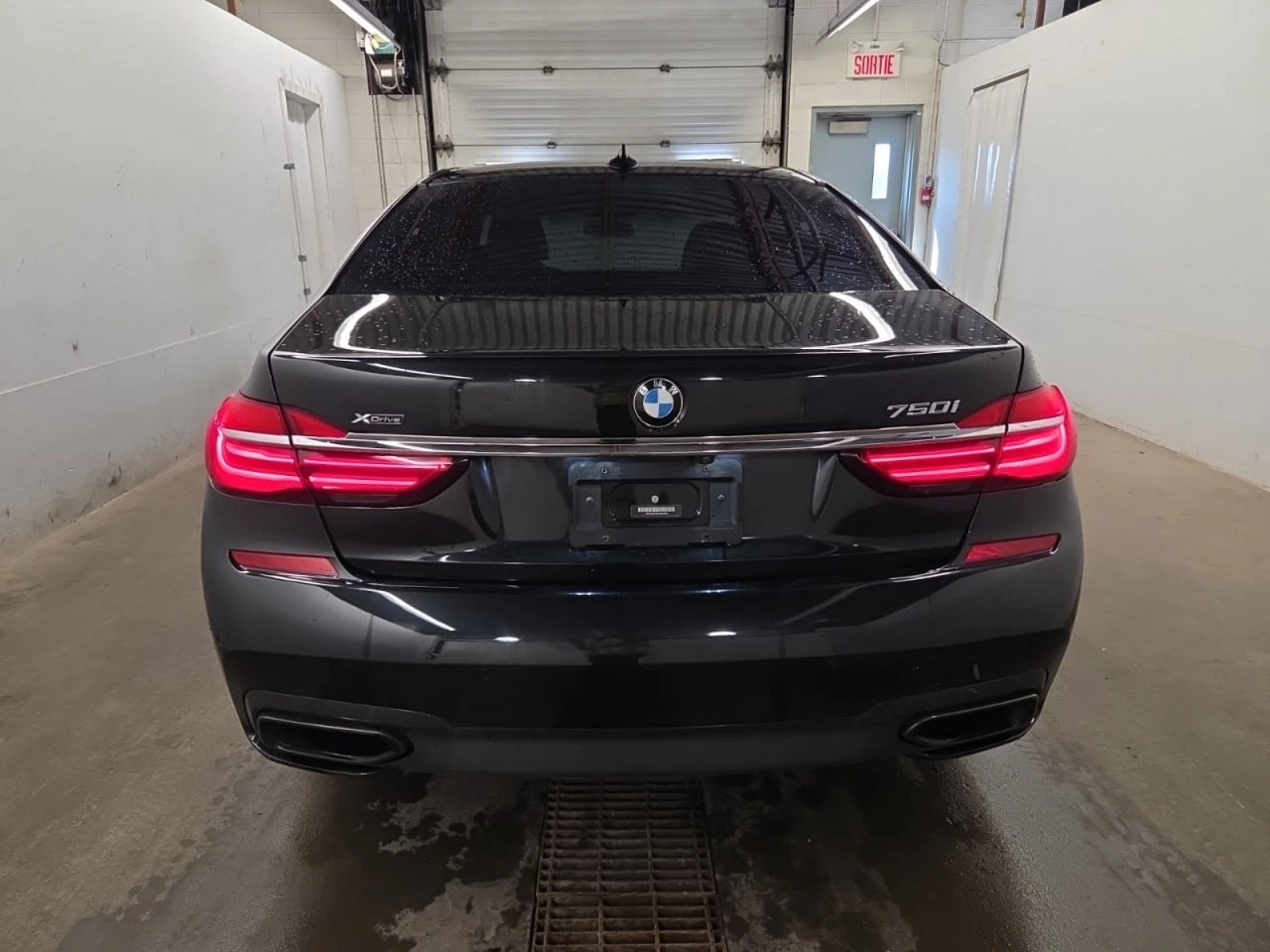 BMW 750 AWD* 93 000 KM * FULL EXTRAS, снимка 4 - Автомобили и джипове - 55559359