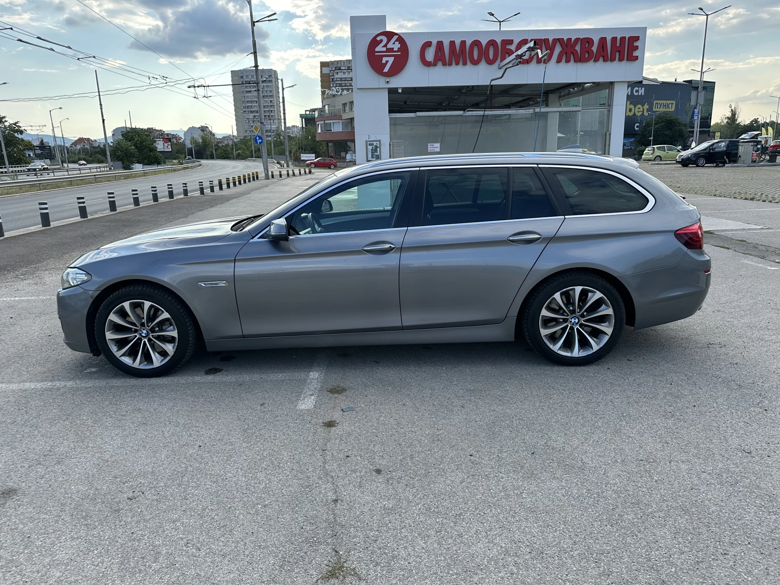 BMW 530 xDrive LCI, снимка 3 - Автомобили и джипове - 55606776