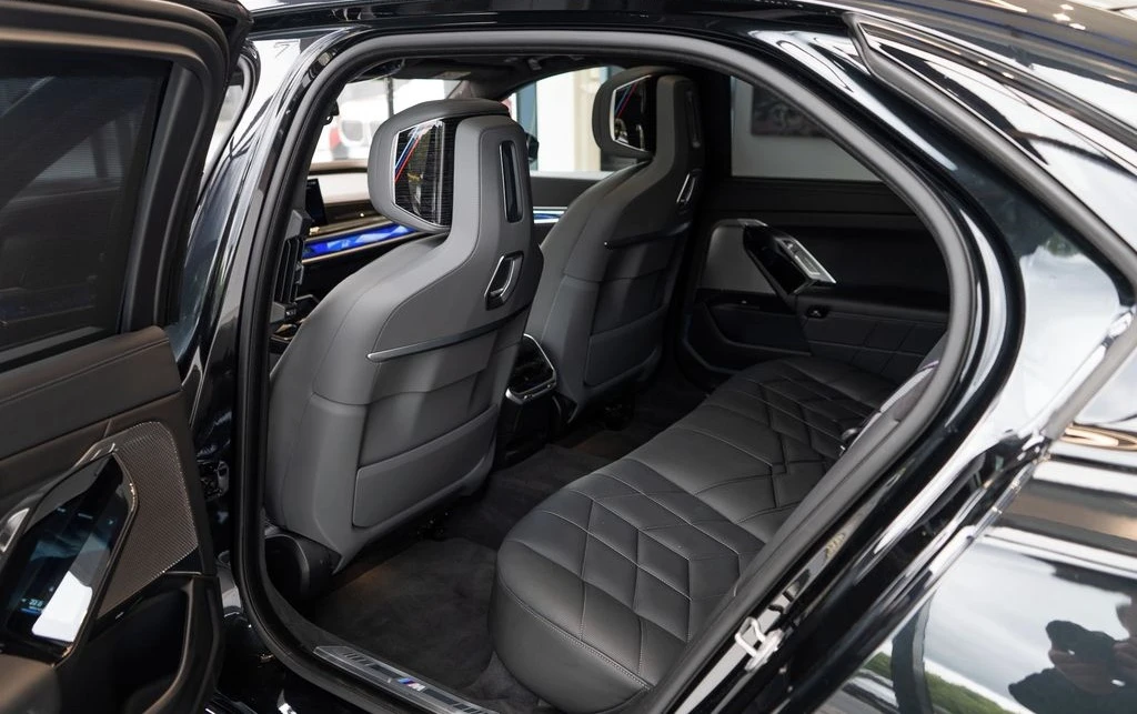 BMW 760 e xDrive M-Sport Plug-in Hybrid, снимка 7 - Автомобили и джипове - 55624455