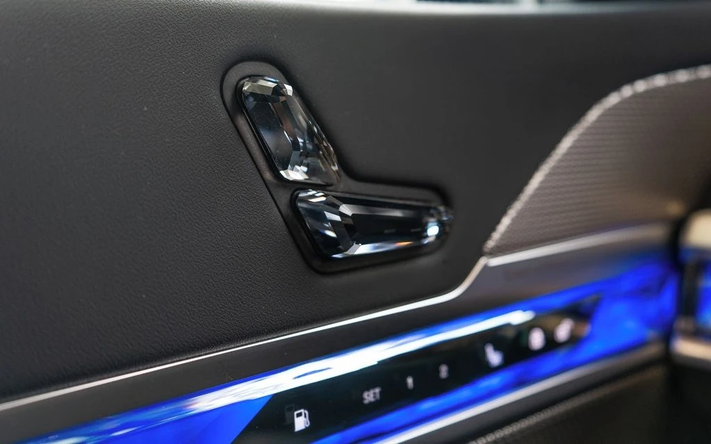 BMW 760 e xDrive M-Sport Plug-in Hybrid, снимка 9 - Автомобили и джипове - 55624455