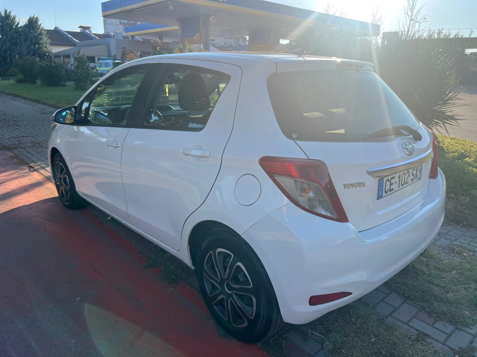 Toyota Yaris 1.4 d-4D NAVI* CLIMA* CAMERA, снимка 15 - Автомобили и джипове - 56129123
