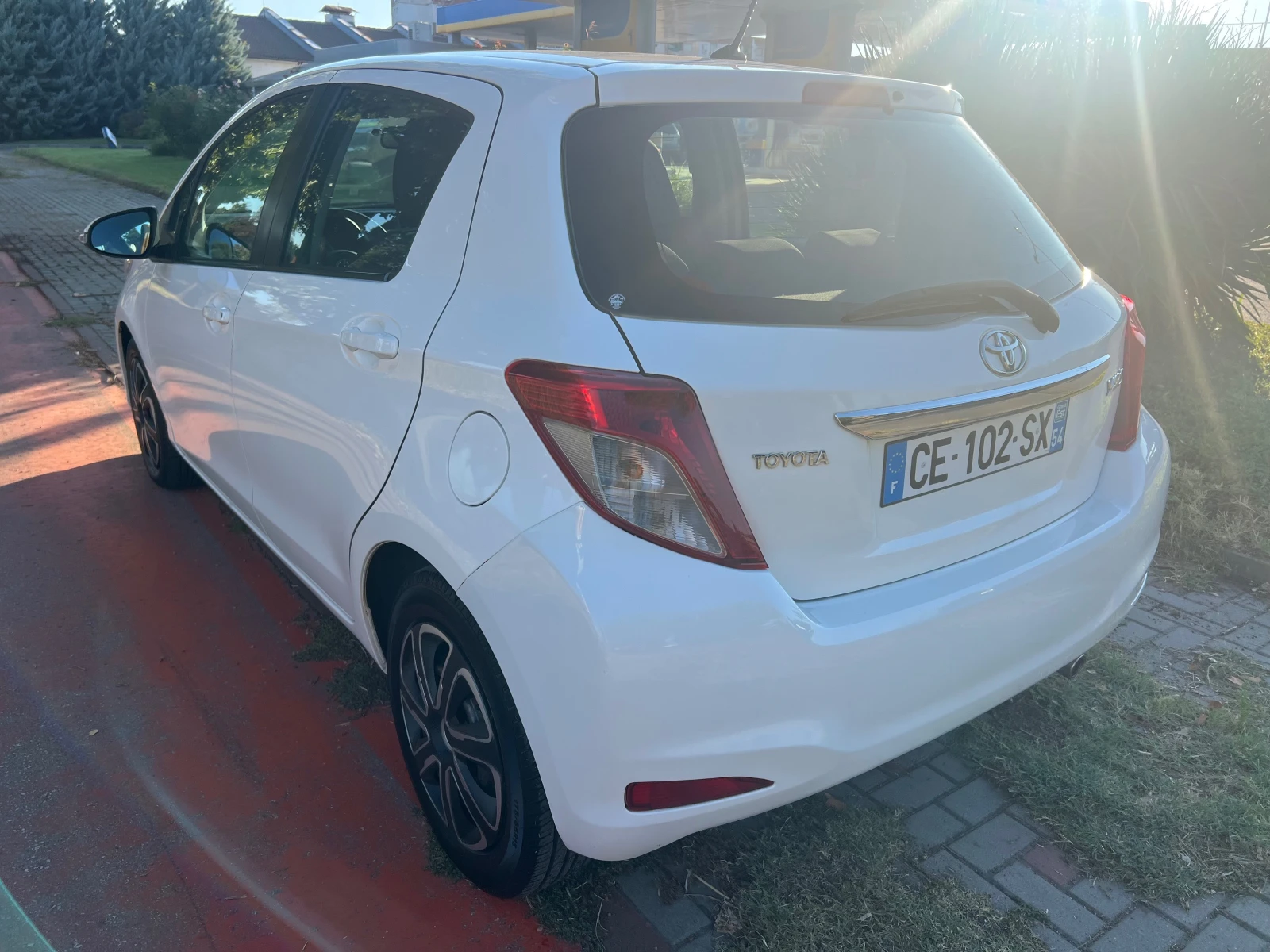 Toyota Yaris 1.4 d-4D NAVI* CLIMA* CAMERA, снимка 5 - Автомобили и джипове - 56129123