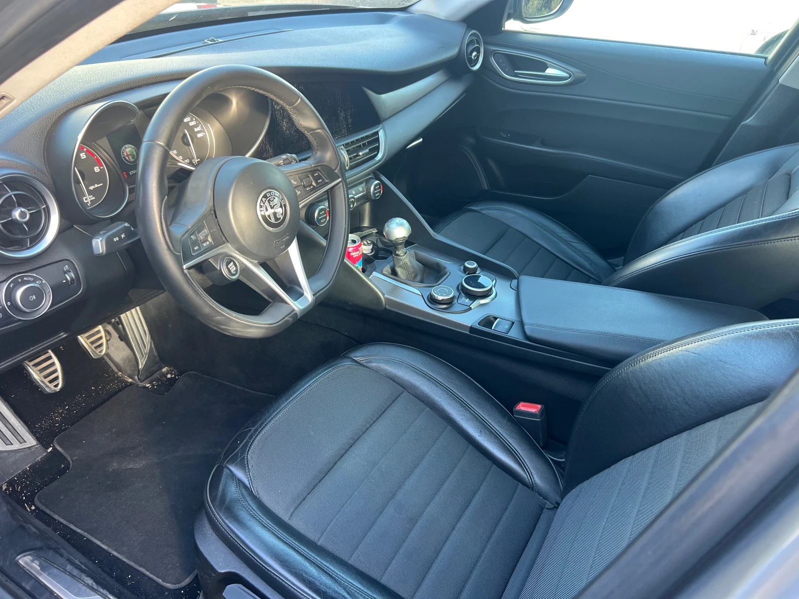 Alfa Romeo Giulia 2.2d Mjet NAVI * CLIMA, снимка 14 - Автомобили и джипове - 56228956