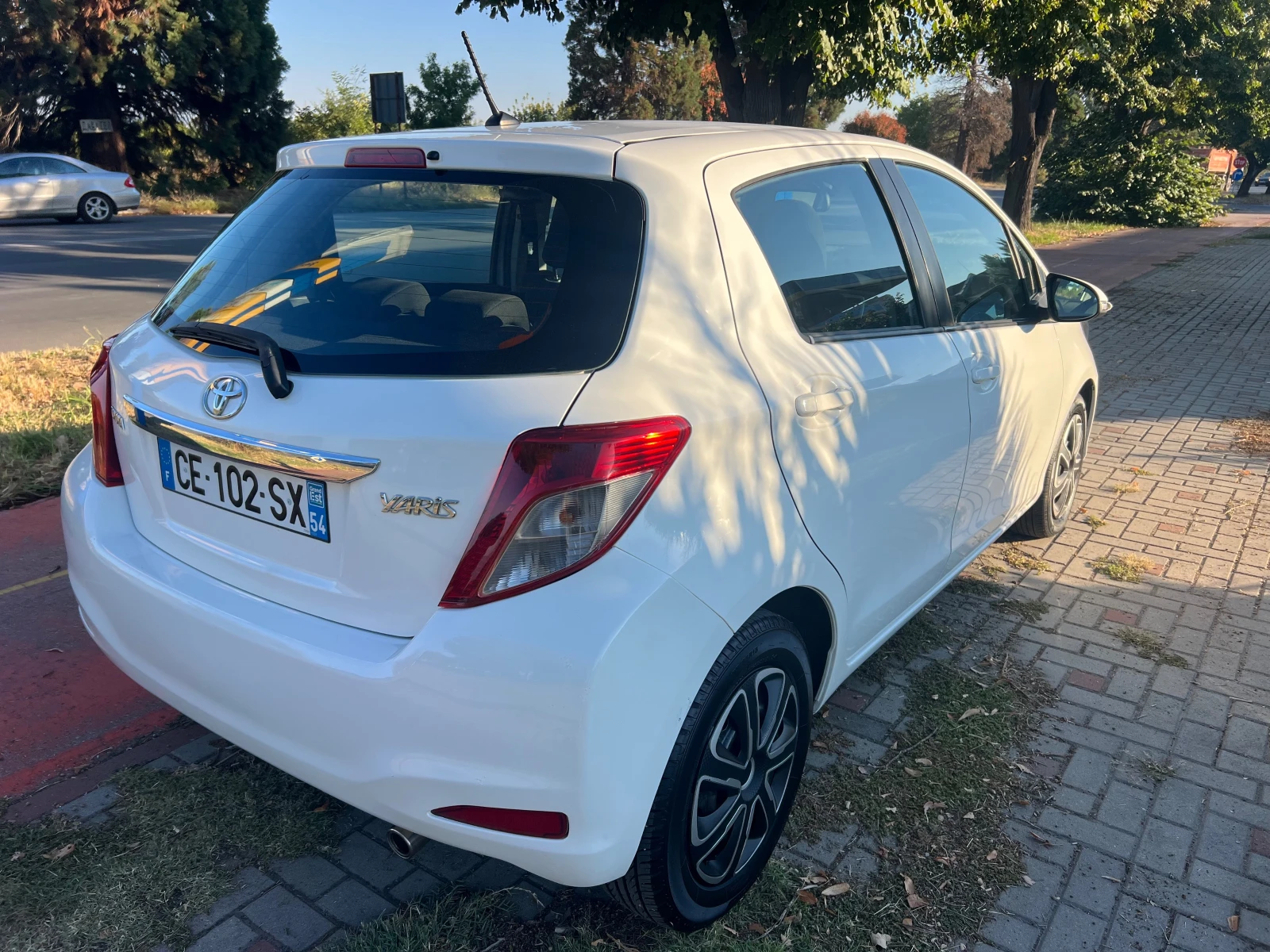 Toyota Yaris 1.4 d-4D NAVI* CLIMA* CAMERA, снимка 6 - Автомобили и джипове - 56129123