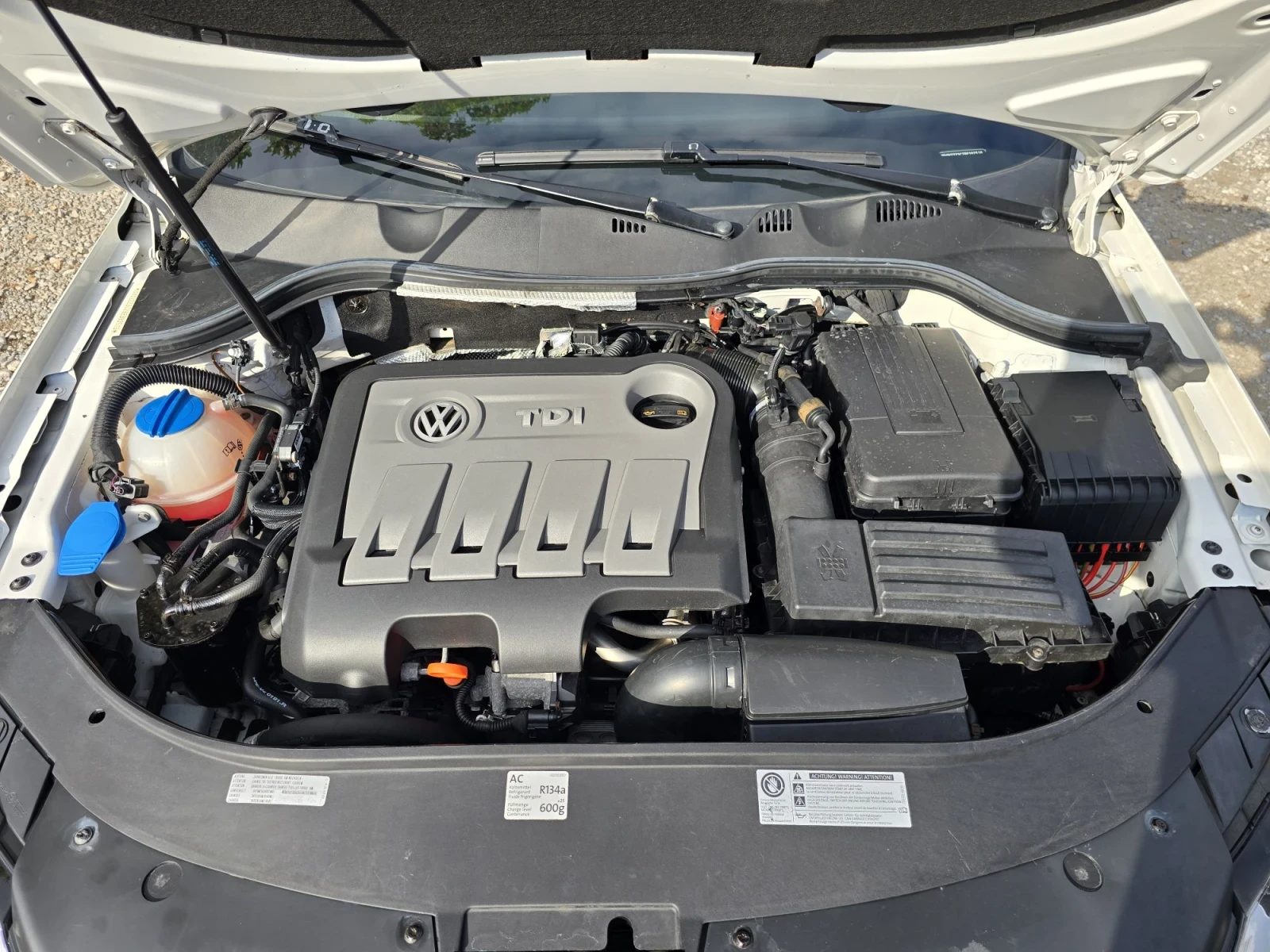 VW Passat 2.0TDI H-LINE , снимка 14 - Автомобили и джипове - 56253907