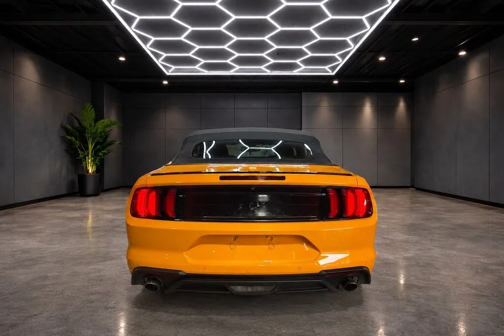 Ford Mustang ECOBOOST PREMIUM| CONVERTIBLE| 310HP| LED| REAR CA | Mobile.bg � ����������� 4