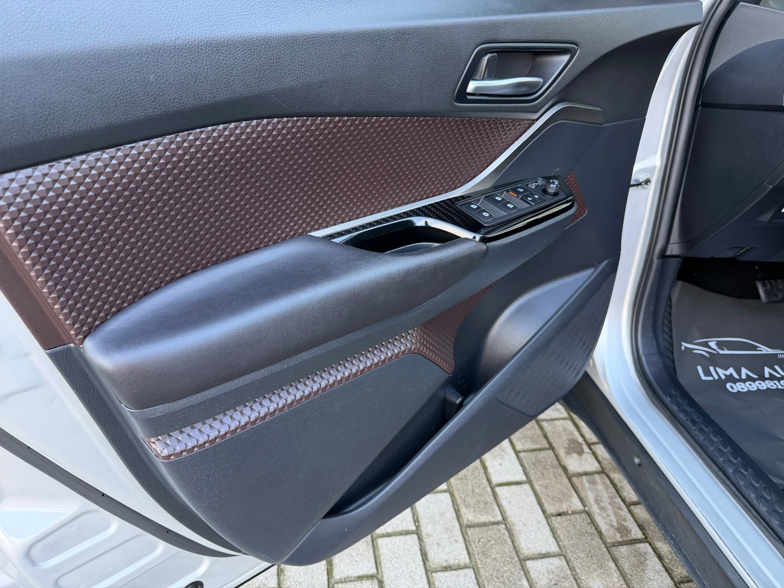 Toyota C-HR 1.8 hybrid !! Distronic / Keyless / Navi  | Mobile.bg   15